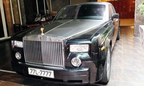 [Rolls-Royce Phantom]                          Bộ sưu tập Rolls-Royce siêu sang biển đẹp của đại gia Việt                                             1972