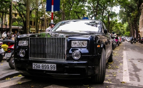 [Rolls-Royce Phantom]                          Bộ sưu tập Rolls-Royce siêu sang biển đẹp của đại gia Việt                                             1974