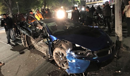 [BMW i8]                          BMW i8 màu độc - siêu xe 'xấu số' nhất tại Việt Nam                                             2839