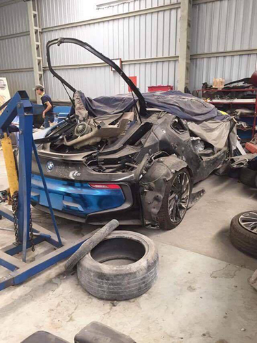 [BMW i8]                          BMW i8 màu độc - siêu xe 'xấu số' nhất tại Việt Nam                                             2842