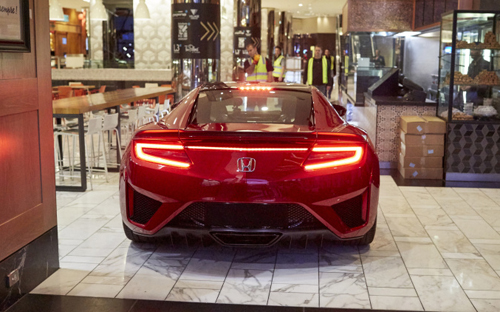 [Honda NSX]                          Khó như đưa siêu xe vào casino                                             3410