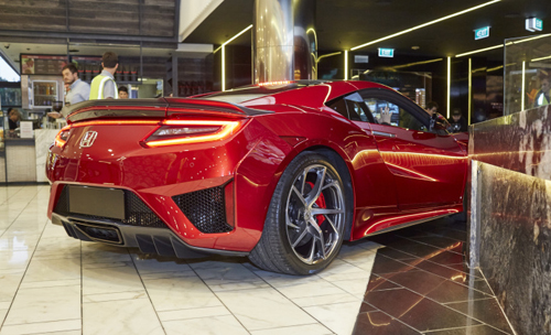 [Honda NSX]                          Khó như đưa siêu xe vào casino                                             3413