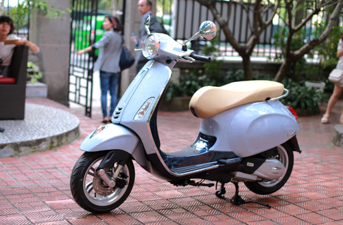 [Vespa cẩn trứng]                          Vespa hàng độc giá hơn 400 triệu tại Việt Nam                                             3702