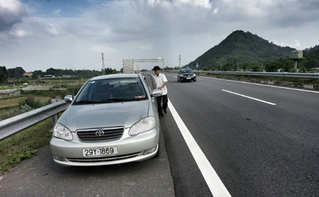 [Cao tốc]                          Những quy tắc sống còn khi dừng xe trên cao tốc ở Việt Nam                                             5216