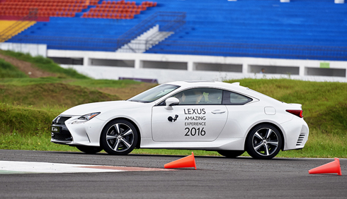 [Lexus RC200t]                          Lexus RC200t - coupe điệu đà cho khách Việt Nam                                             5514