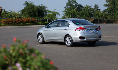 [Suzuki Ciaz]                           Suzuki Ciaz - 'tí hon' đối đầu khổng lồ Vios                                             5769