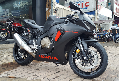[Honda CBR1000RR]                           Honda CBR1000RR 2017 đầu tiên cập bến Việt Nam                                             7578