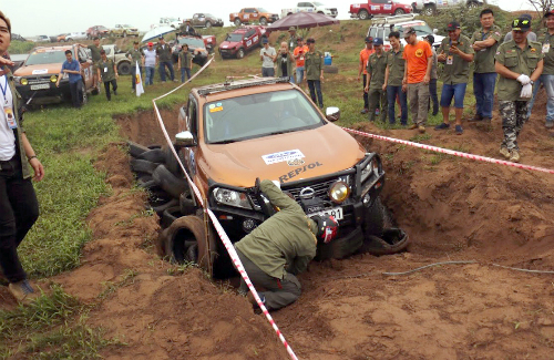 [Bán tải]                           Xe bán tải Việt tranh tài off-road tại Hà Nội                                             8153