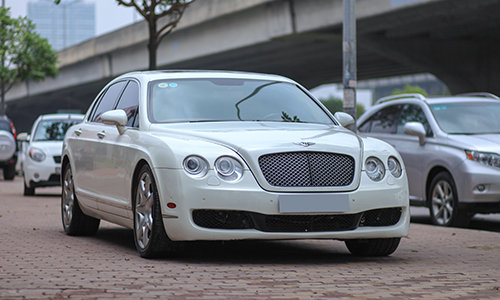 [Bentley Flying Spur 2006]                           Bentley Flying Spur 2006 - xe sang cũ giá gần 2,1 tỷ đồng                                             8102